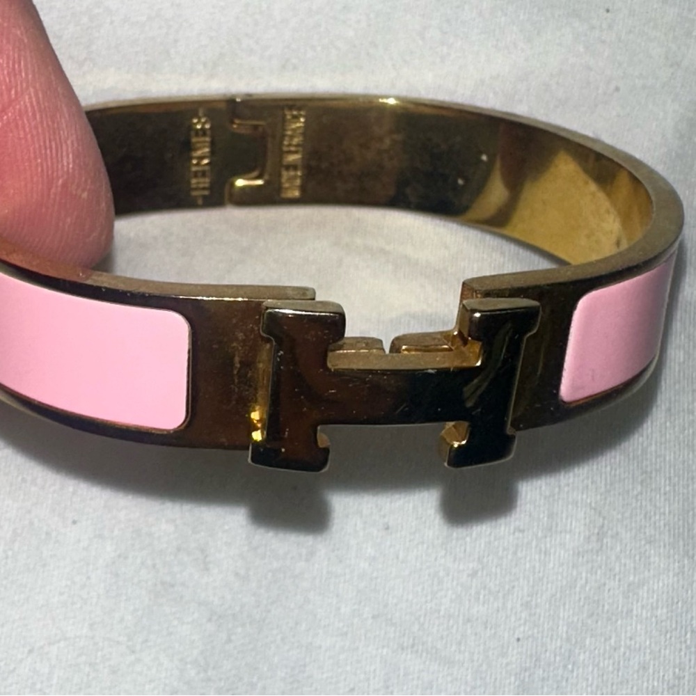 Hermès Gold / Pink Bracelet. 1st 6 pictures of my bracelet.Last 4 are from site